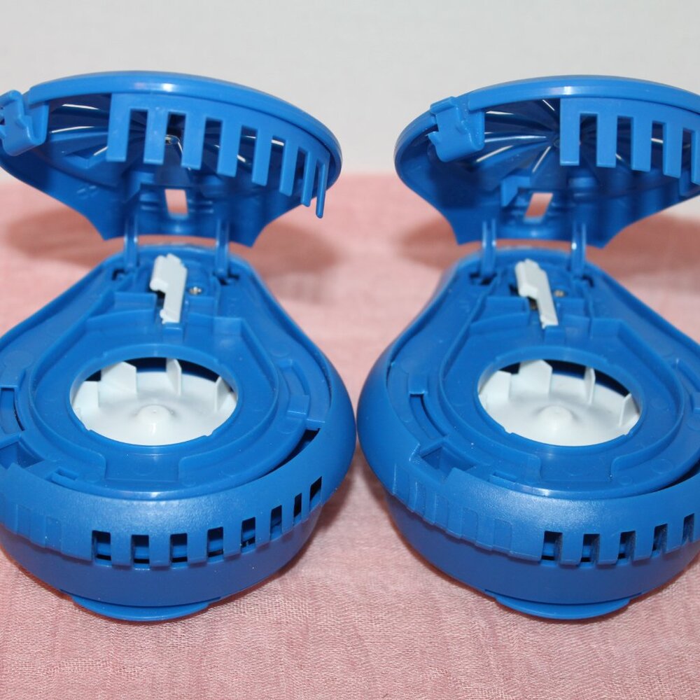 (2) Off Clip On Mosquito Repellents w/4 Refills - Picture 4 of 5